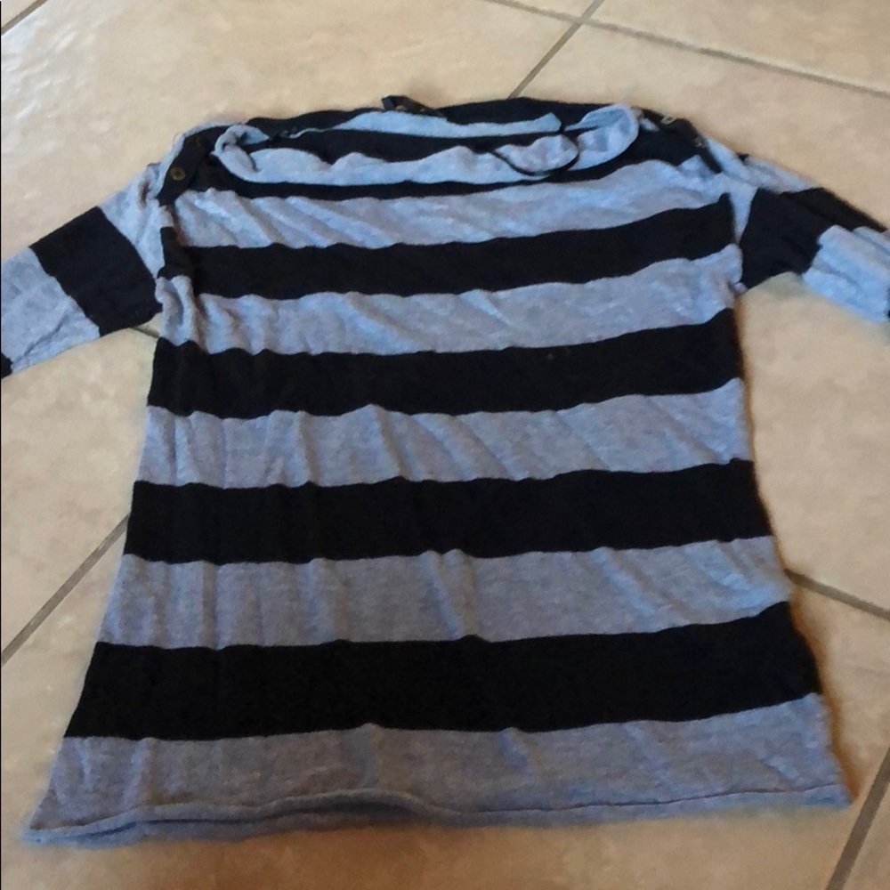Black and gray sweater